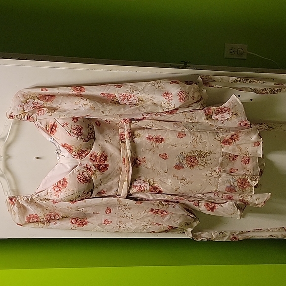 Floral dress! - Picture 2 of 14